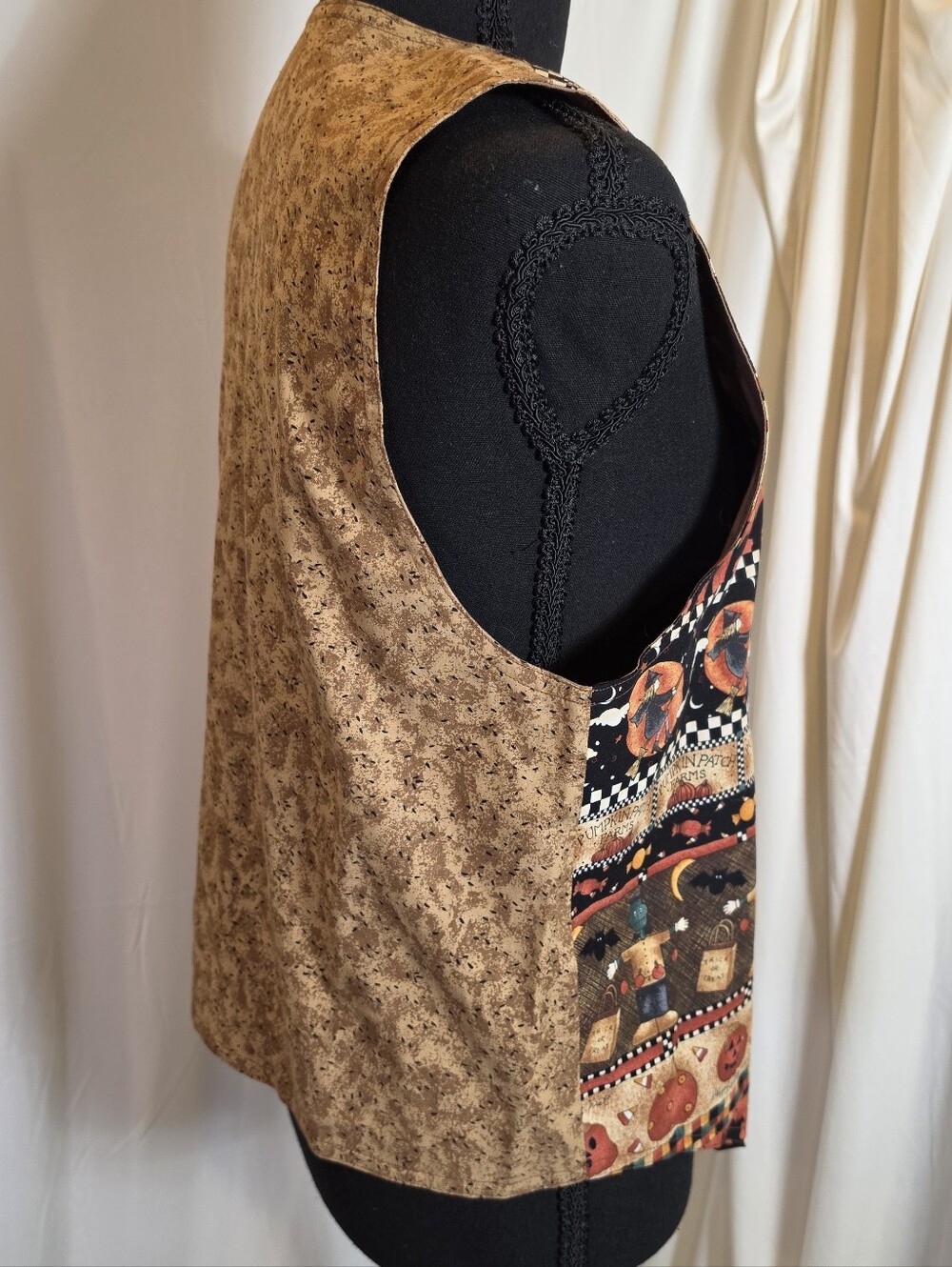 Halloween Patchwork Print Women's Vest - Handmade Cats Pumpkins Witches Sz M - Picture 3 of 7